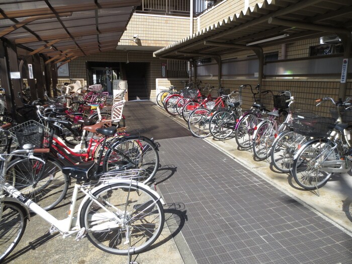 物件外観写真3　(駐輪場)