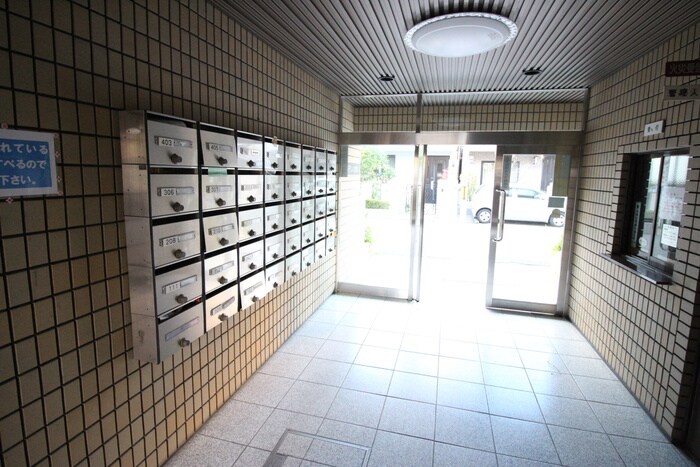 物件外観写真4　(エントランス部分)