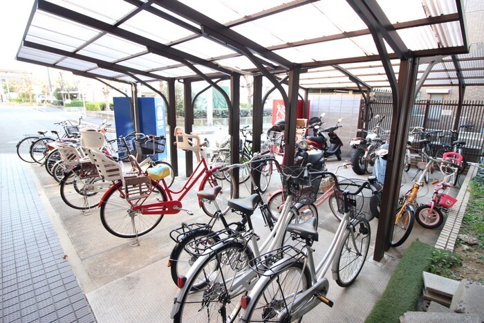 物件外観写真5　(駐輪場)