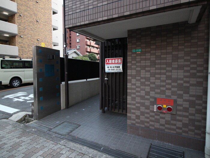 物件外観写真2　(エントランス部分)