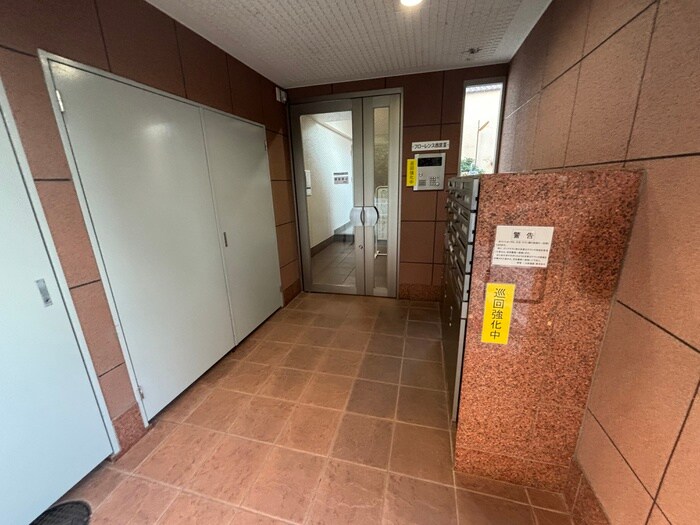物件外観写真4　(エントランス部分)