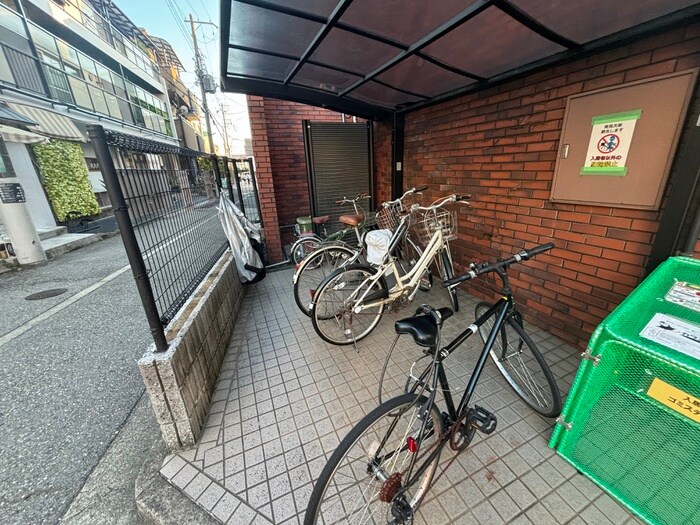 物件外観写真6　(駐輪場)