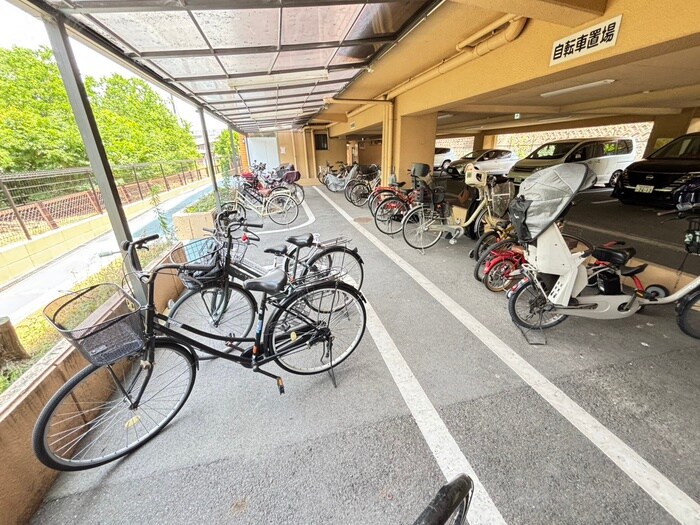 物件外観写真2　(駐輪場)