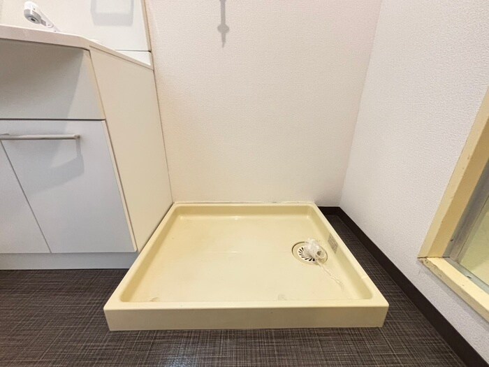 物件内観写真14　(洗濯機置場)