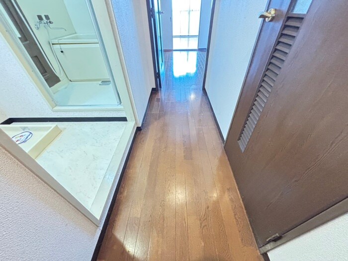 物件内観写真16　(廊下)