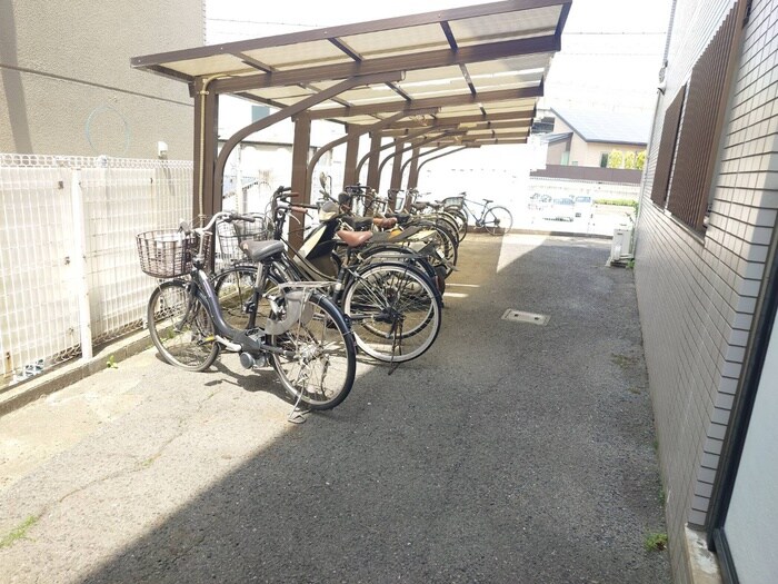 物件外観写真4　(駐輪場)