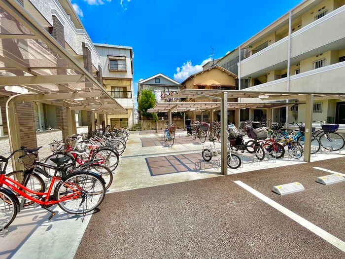 物件外観写真4　(駐輪場)