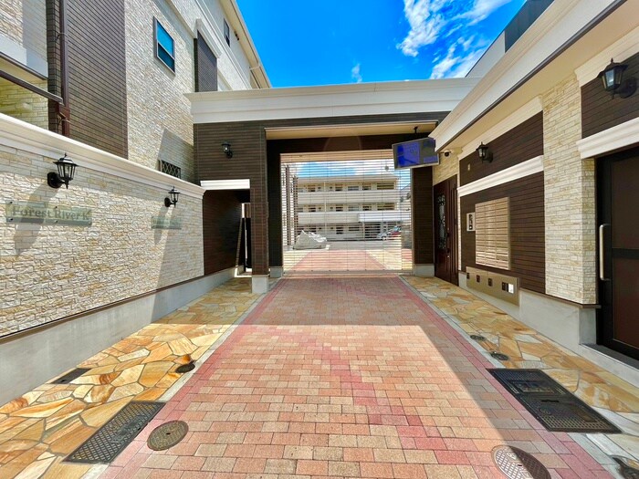 物件外観写真5　(エントランス部分)