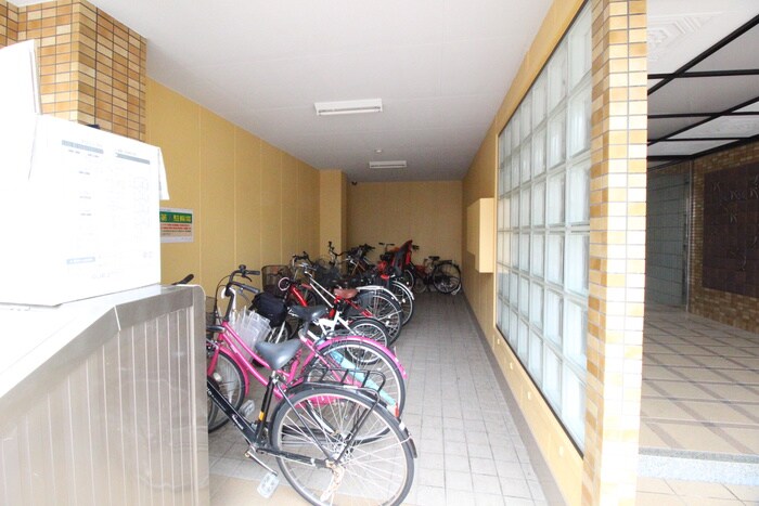 物件外観写真4　(駐輪場)