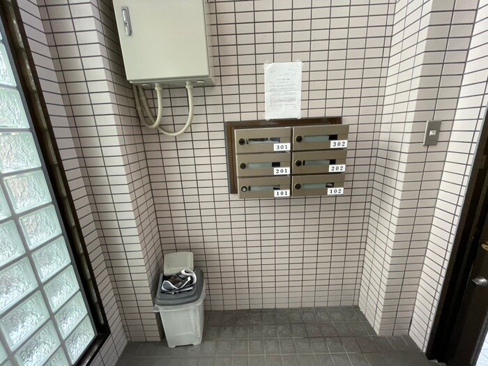 物件外観写真3　(エントランス部分)