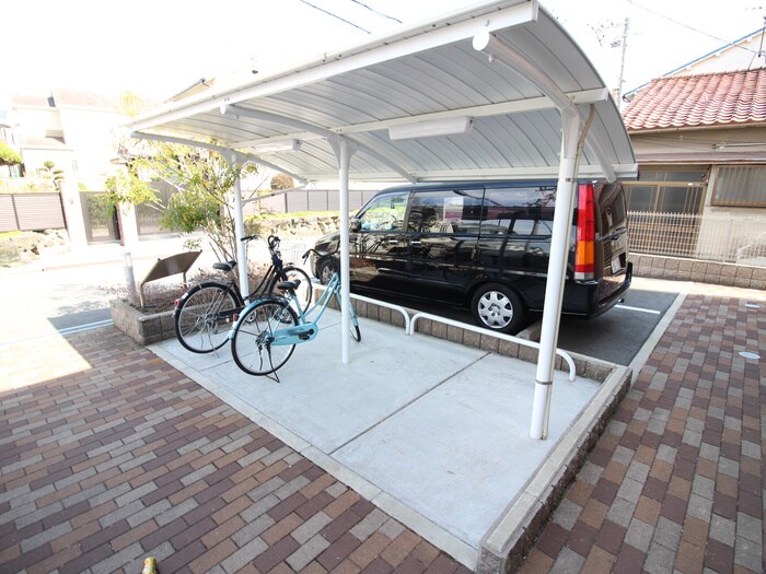 物件外観写真3　(駐輪場)