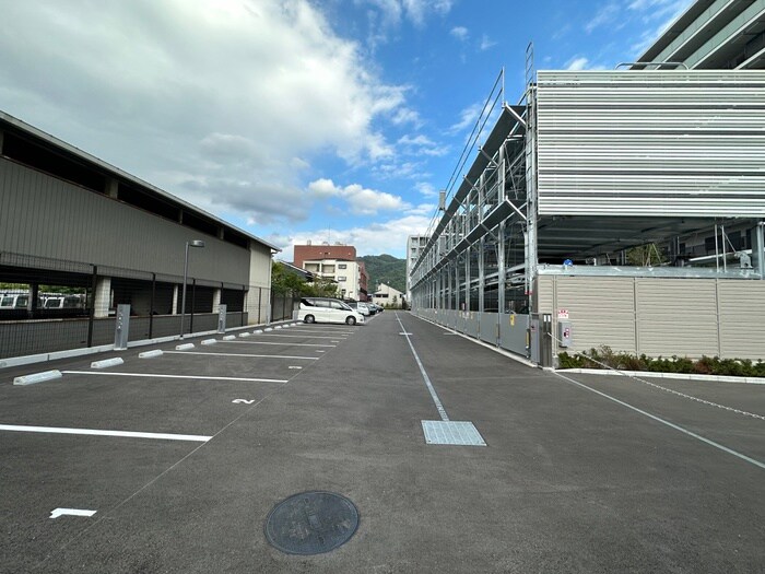 物件外観写真2　(駐車場)