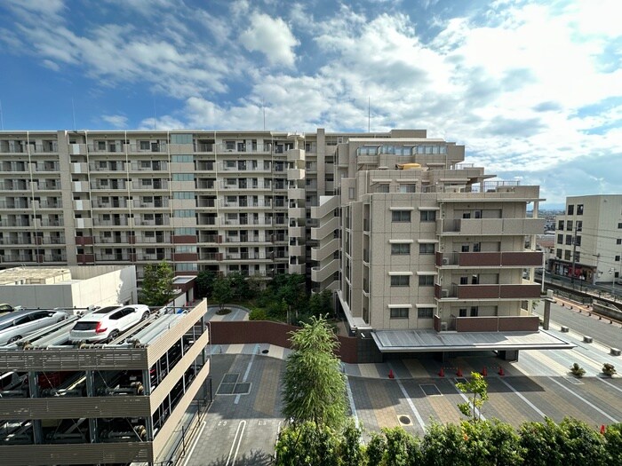 物件内観写真13　(室内からの展望)