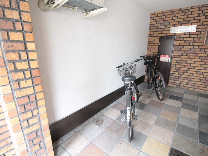 物件外観写真5　(駐輪場)
