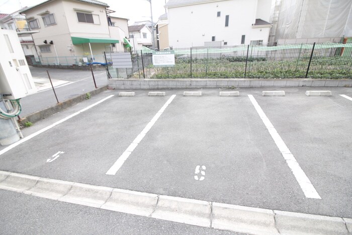 物件外観写真4　(駐車場)