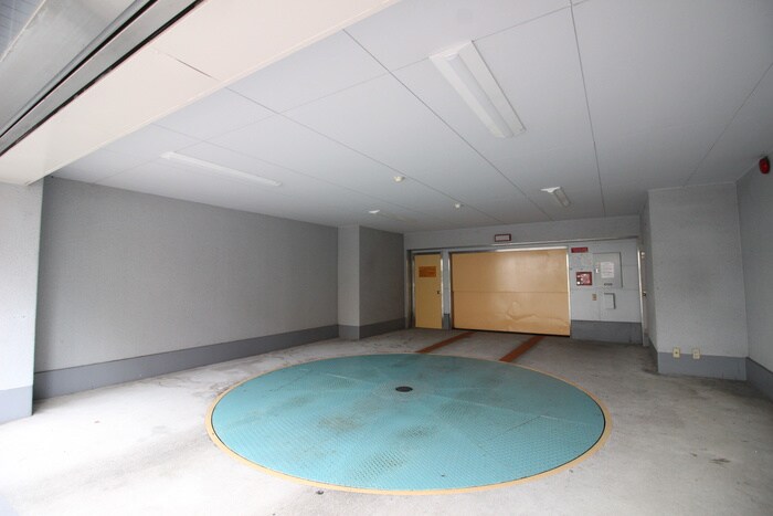 物件外観写真3　(駐車場)