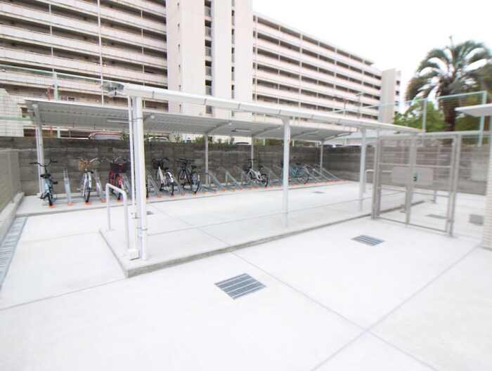 物件外観写真4　(駐輪場)