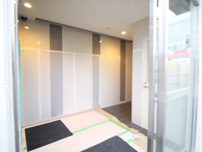 物件外観写真6　(エントランス部分)