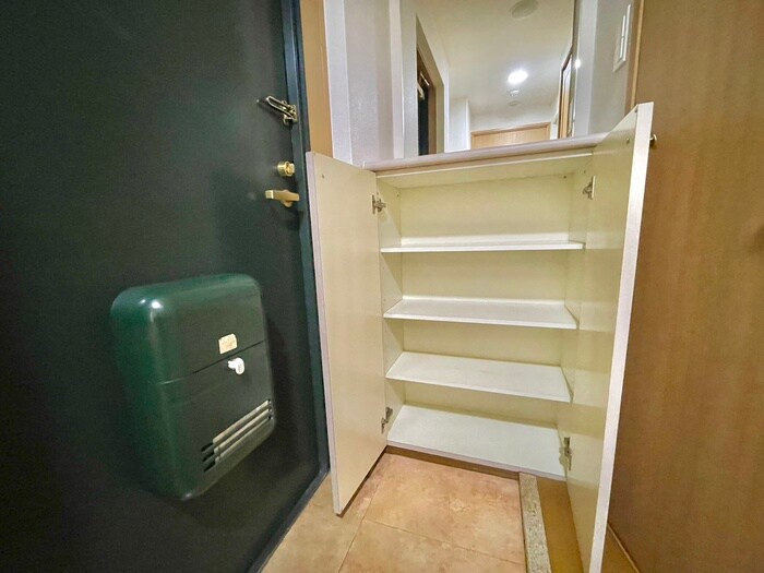 物件内観写真10　(靴箱)