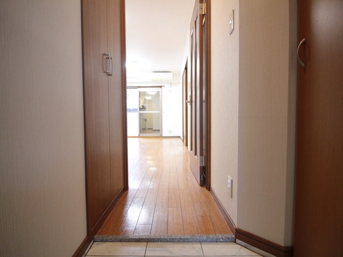 物件内観写真17　(玄関)