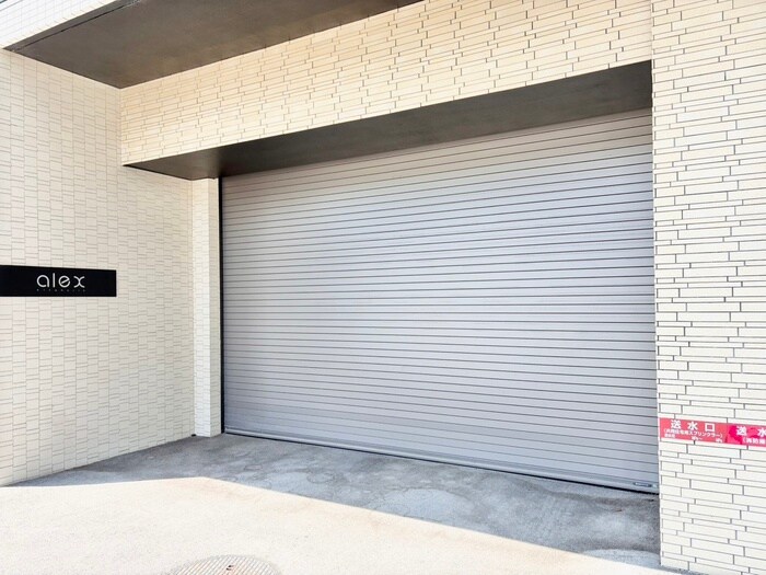 物件外観写真5　(駐車場)