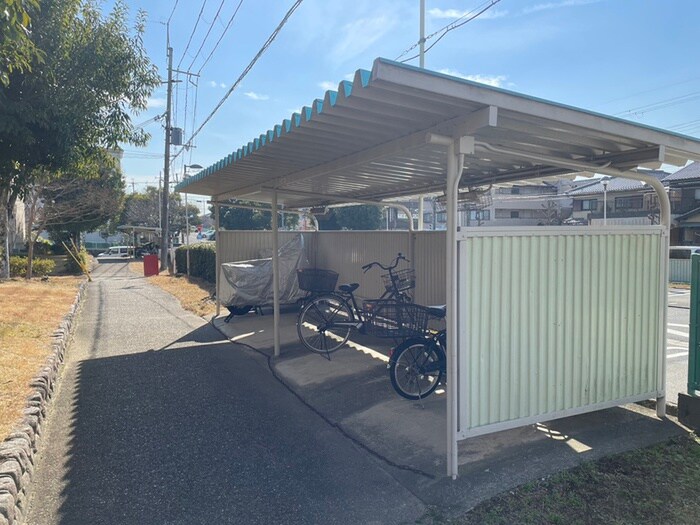 物件外観写真4　(駐輪場)