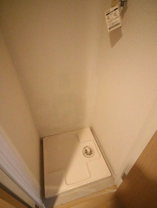 物件内観写真14　(洗濯機置場)