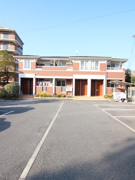 物件外観写真2　(駐車場)