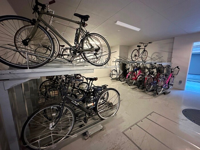 物件外観写真4　(駐輪場)