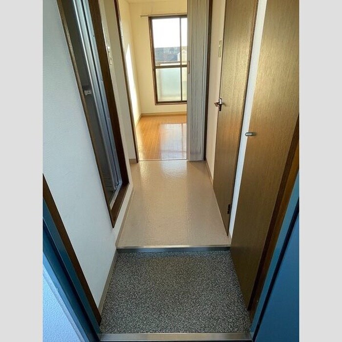 物件内観写真7　(玄関)