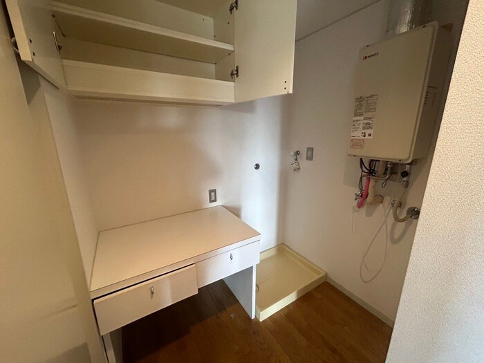 物件内観写真18　(洗濯機置場)