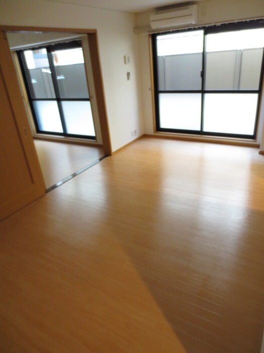 物件内観写真4　(居室)