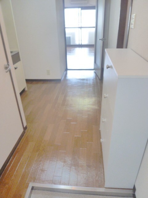 物件内観写真7　(玄関)