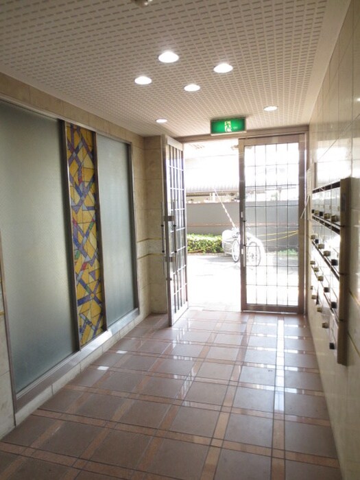 物件外観写真6　(エントランス部分)