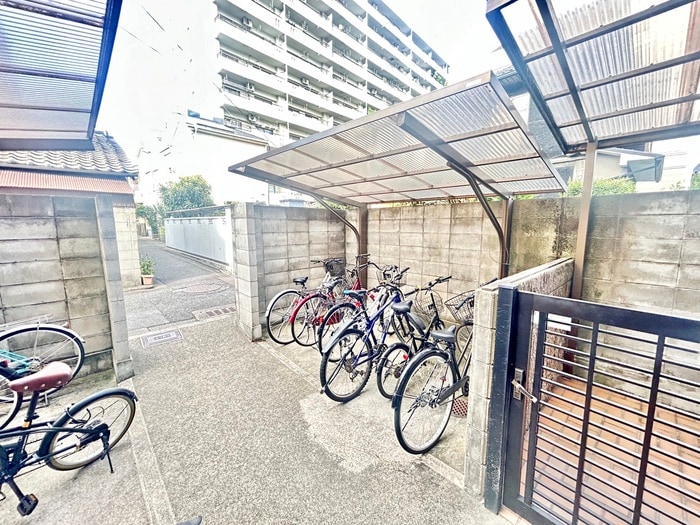 物件外観写真3　(駐輪場)