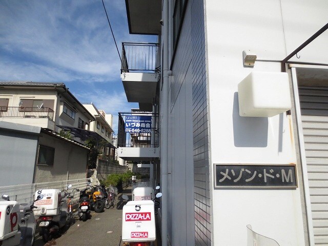 物件外観写真3　(エントランス部分)