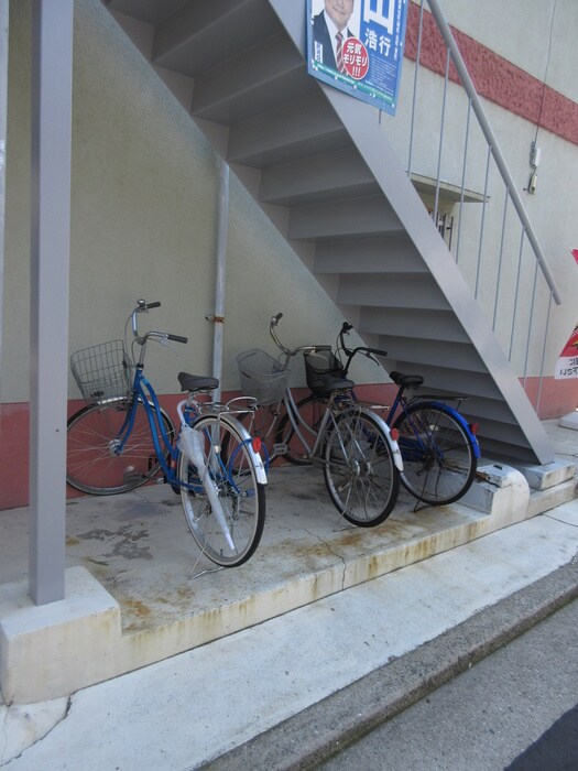 物件外観写真3　(駐輪場)