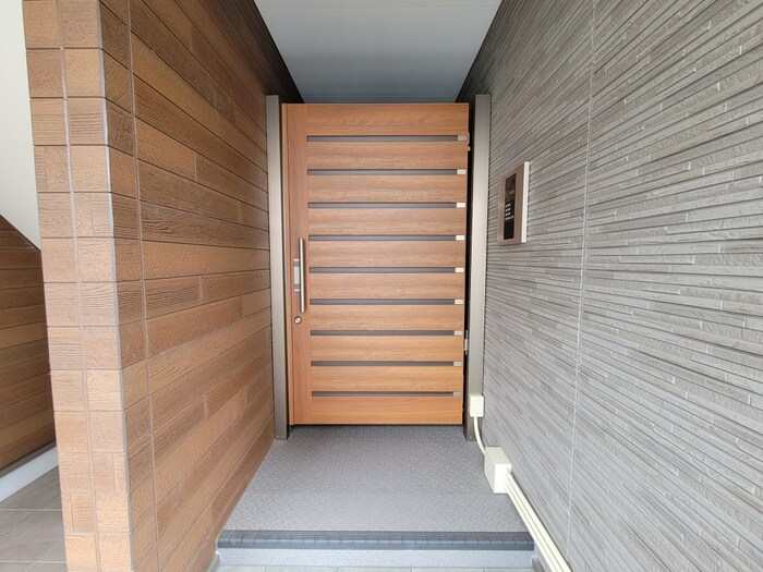 物件外観写真5　(エントランス部分)