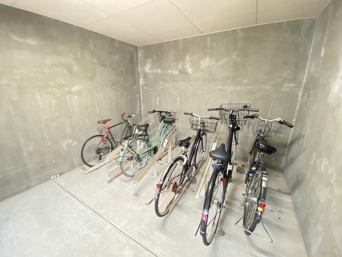 物件外観写真6　(駐輪場)