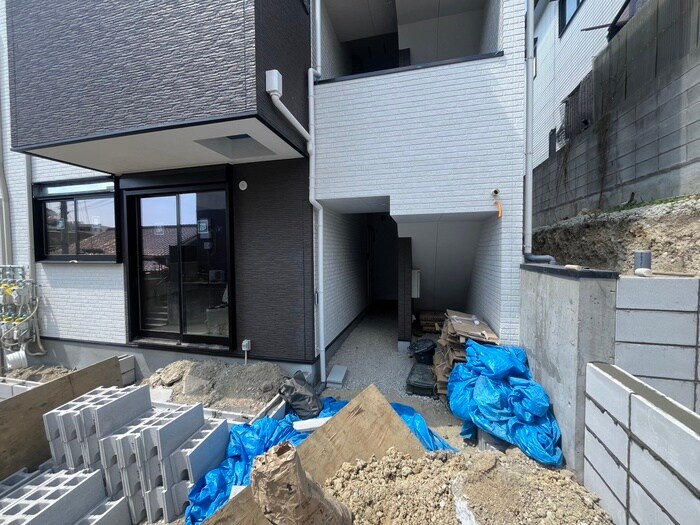 物件外観写真5　(エントランス部分)