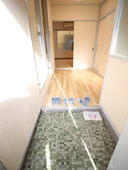 物件内観写真7　(玄関)