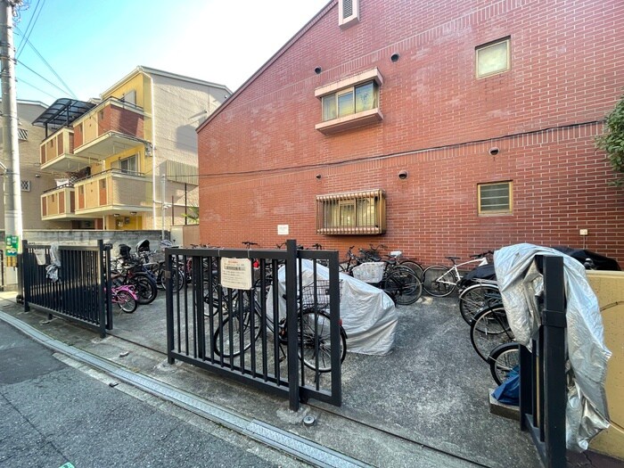物件外観写真3　(駐輪場)