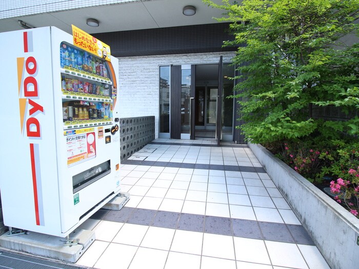 物件外観写真3　(エントランス部分)