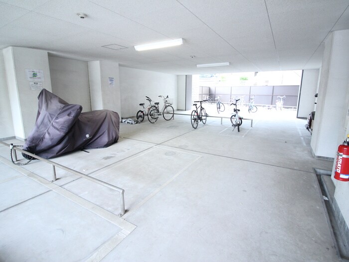 物件外観写真6　(駐輪場)