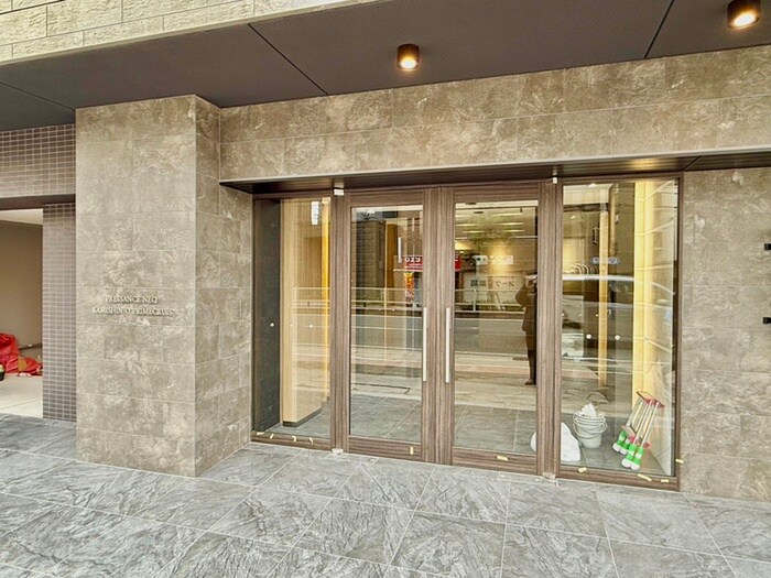 物件外観写真2　(エントランス部分)