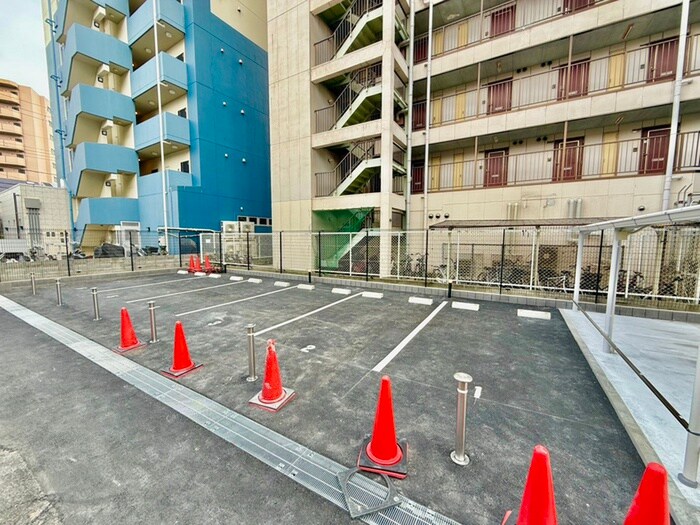 物件外観写真4　(駐車場)