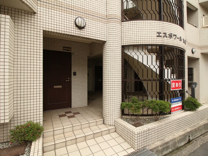 物件外観写真2　(エントランス部分)