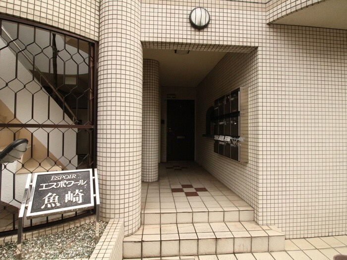 物件外観写真4　(エントランス部分)