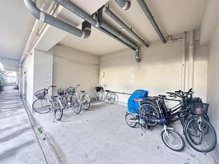 物件外観写真5　(駐輪場)