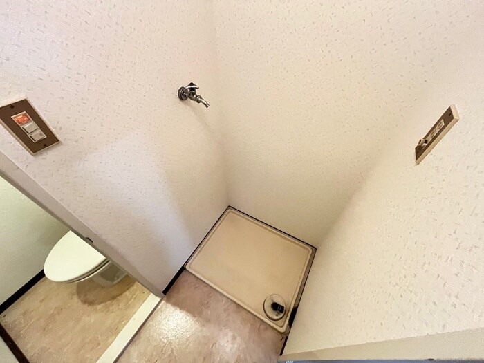 物件内観写真14　(洗濯機置場)